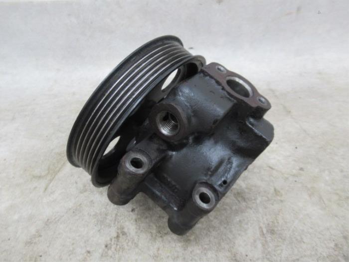 Pompe direction assistée d'un Ford Mondeo III Wagon 1.8 16V SCI 2004