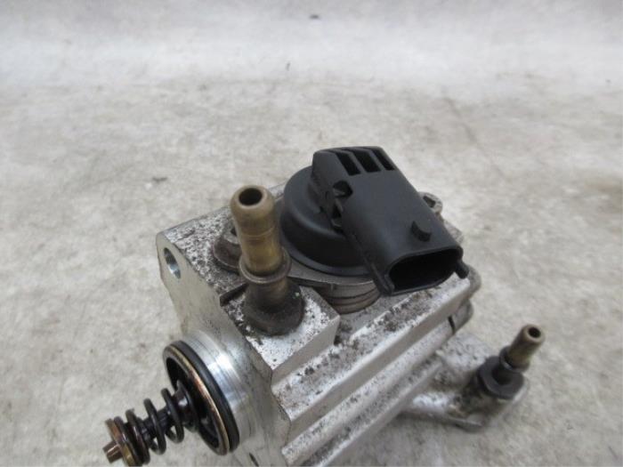 High pressure pump from a Ford Mondeo III Wagon 1.8 16V SCI 2004