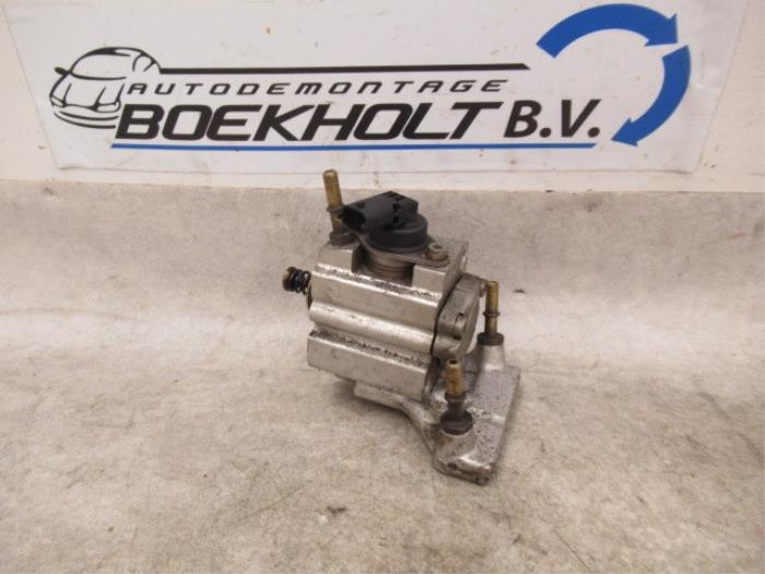 High pressure pump from a Ford Mondeo III Wagon 1.8 16V SCI 2004