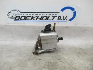 Usados Bomba de alta presión Ford Mondeo III Wagon 1.8 16V SCI Precio € 349,00 Norma de margen ofrecido por Boekholt autodemontage B.V
