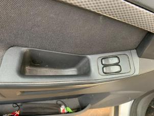 Gebrauchte Elektrisches Fenster Schalter Opel Meriva 1.4 16V Twinport Preis € 24,00 Margenregelung angeboten von Boekholt autodemontage B.V