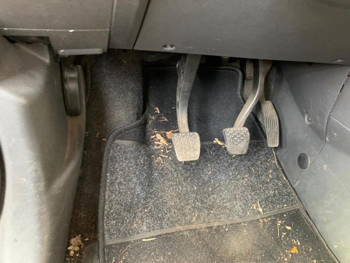 Używane Pedal hamulca Opel Meriva (A) 1.4 16V Twinport Cena € 36,00 Procedura marży oferowane przez Boekholt autodemontage B.V