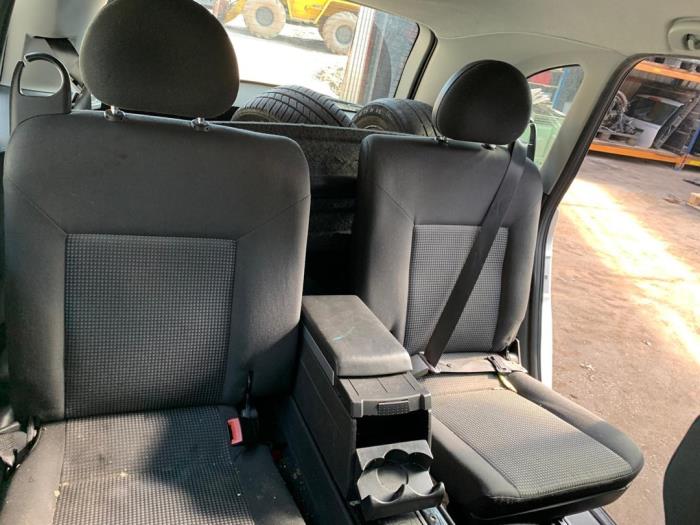 Używane Zaglówek Opel Meriva (A) 1.4 16V Twinport Cena € 25,00 Procedura marży oferowane przez Boekholt autodemontage B.V
