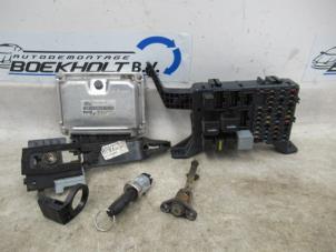 Used Set of locks Ford Mondeo III Wagon 1.8 16V SCI Price € 185,00 Margin scheme offered by Boekholt autodemontage B.V