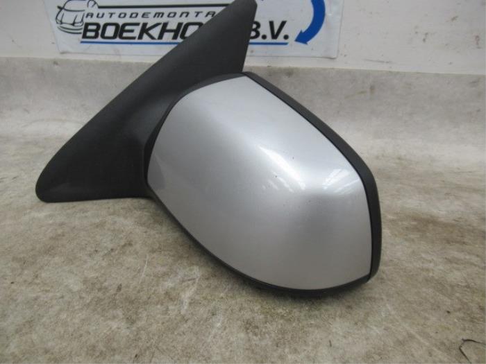 Wing mirror, left from a Ford Mondeo III Wagon 1.8 16V SCI 2004