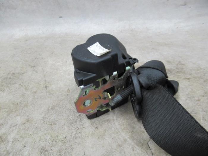 Rear seatbelt, right from a Ford Mondeo III Wagon 1.8 16V SCI 2004