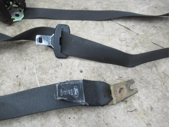 Rear seatbelt, right from a Ford Mondeo III Wagon 1.8 16V SCI 2004