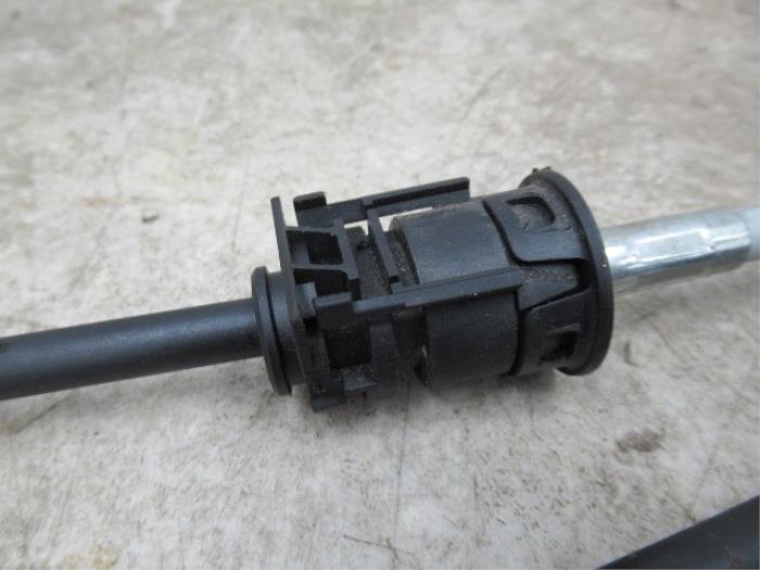 Gearbox shift cable from a Ford Mondeo III Wagon 1.8 16V SCI 2004