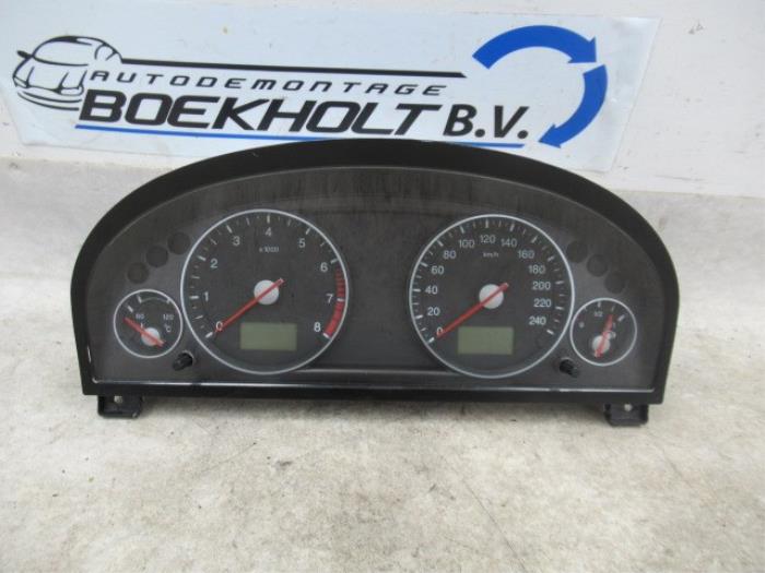 Instrument panel from a Ford Mondeo III Wagon 1.8 16V SCI 2004