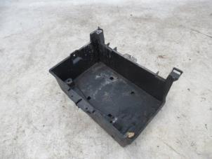 Used Battery box Ford Mondeo III Wagon 1.8 16V SCI Price € 27,00 Margin scheme offered by Boekholt autodemontage B.V