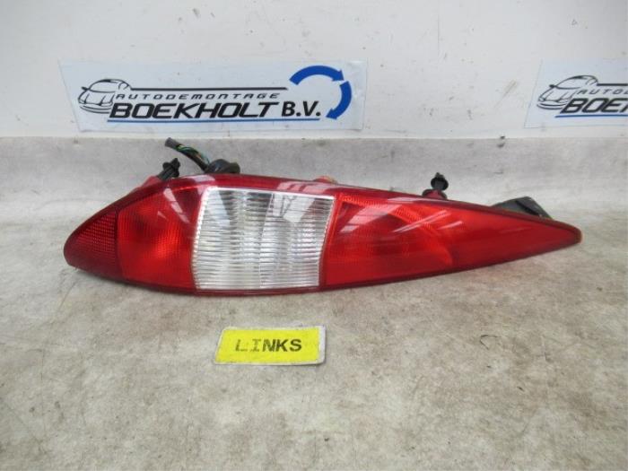 Taillight, left from a Ford Mondeo III Wagon 1.8 16V SCI 2004