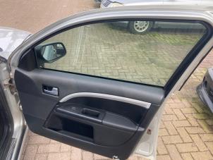 Używane Tapicerka drzwi prawych przednich wersja 4-drzwiowa Ford Mondeo III Wagon 1.8 16V SCI Cena € 51,00 Procedura marży oferowane przez Boekholt autodemontage B.V