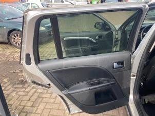 Używane Tapicerka drzwi lewych tylnych wersja 4-drzwiowa Ford Mondeo III Wagon 1.8 16V SCI Cena € 51,00 Procedura marży oferowane przez Boekholt autodemontage B.V