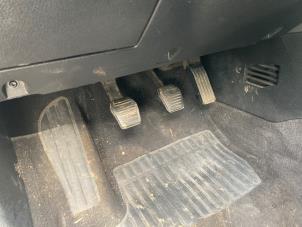 Używane Pedal hamulca Ford Mondeo III Wagon 1.8 16V SCI Cena € 36,00 Procedura marży oferowane przez Boekholt autodemontage B.V