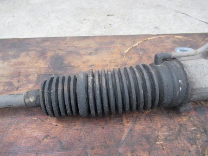 Power steering box from a Ford Mondeo III Wagon 1.8 16V SCI 2004