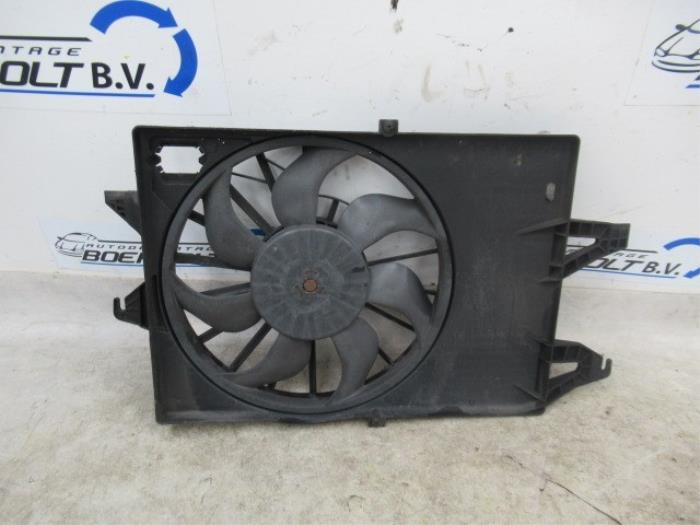 Motorkoeling ventilator van een Ford Mondeo III Wagon 1.8 16V SCI 2004