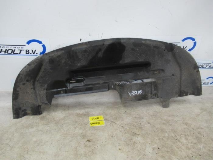 Bumper bottom from a Ford Mondeo III Wagon 1.8 16V SCI 2004