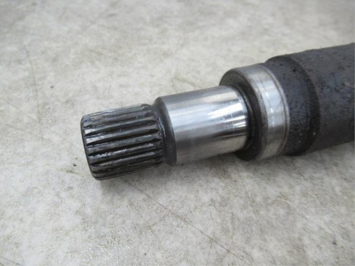 Drive shaft, rear right from a Ford Focus 1 Wagon 1.6 16V 2004