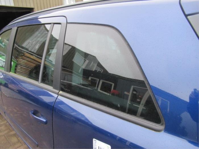 Dodatkowa szyba lewa tylna wersja 4-drzwiowa z Opel Zafira (M75) 2.2 16V Direct Ecotec 2007
