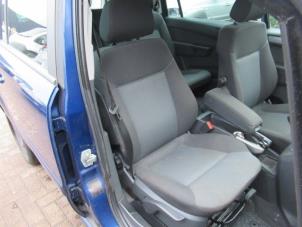 Used Seat, right Opel Zafira (M75) 2.2 16V Direct Ecotec Price € 99,00 Margin scheme offered by Boekholt autodemontage B.V