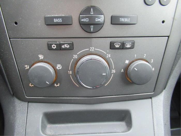 Panel de control de aire acondicionado de un Opel Zafira (M75) 2.2 16V Direct Ecotec 2007
