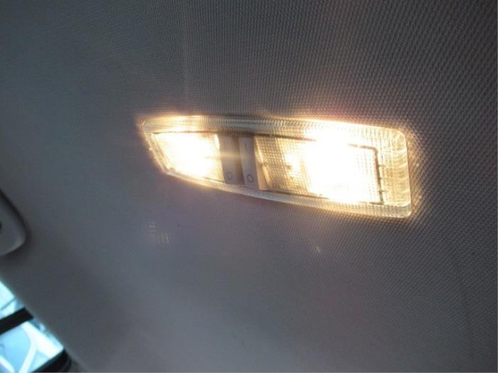 Oswietlenie wewnetrzne tyl z Opel Zafira (M75) 2.2 16V Direct Ecotec 2007