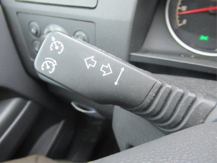 Interruptor combinado columna de dirección de un Opel Zafira (M75) 2.2 16V Direct Ecotec 2007