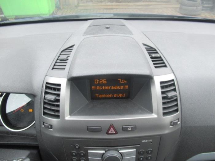 Dashboard vent from a Opel Zafira (M75) 2.2 16V Direct Ecotec 2007