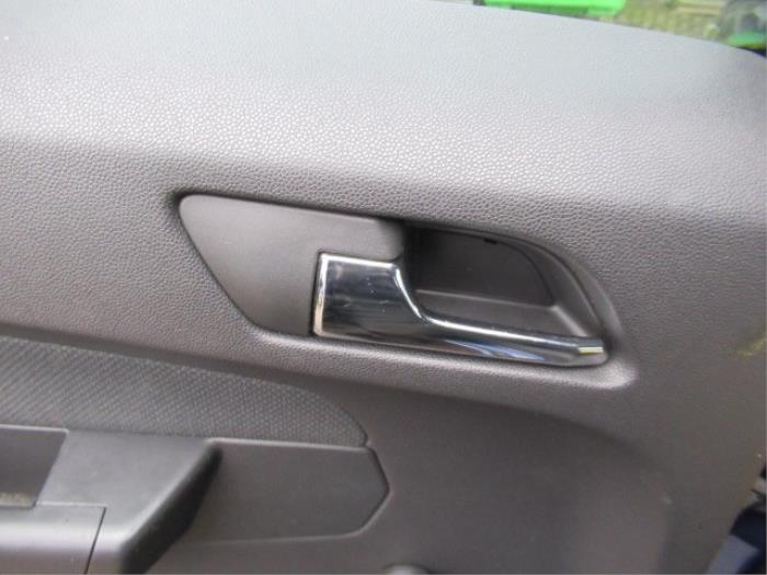 Rear door handle 4-door, right from a Opel Zafira (M75) 2.2 16V Direct Ecotec 2007
