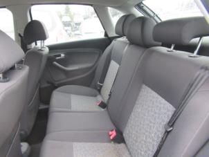 Używane Tapicerka drzwi prawych tylnych wersja 4-drzwiowa Seat Ibiza III (6L1) 1.4 16V 85 Cena € 42,00 Procedura marży oferowane przez Boekholt autodemontage B.V