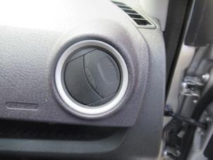 Gebrauchte Luftgitter Armaturenbrett Ford Fusion 1.6 TDCi Preis € 18,00 Margenregelung angeboten von Boekholt autodemontage B.V