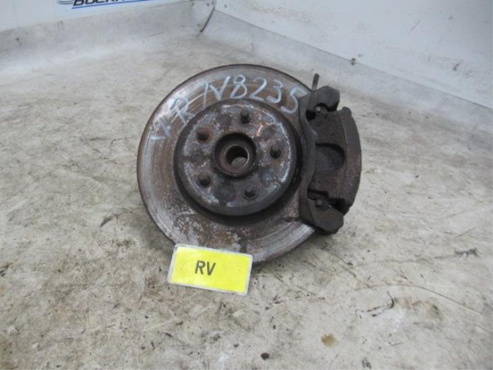 Front wheel hub from a Ford Mondeo III 1.8 16V 2003