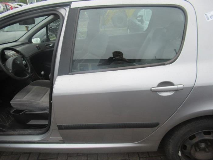Rear door 4-door, left from a Peugeot 307 (3A/C/D) 1.6 16V 2002