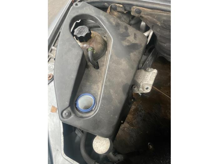 Front windscreen washer reservoir from a Peugeot 307 (3A/C/D) 1.6 16V 2002