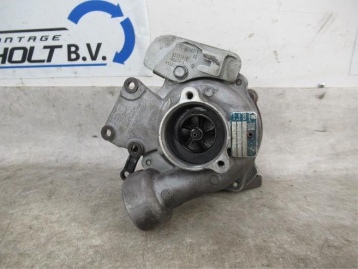 Turbo from a BMW 5 serie (F10) 525d xDrive 16V 2012