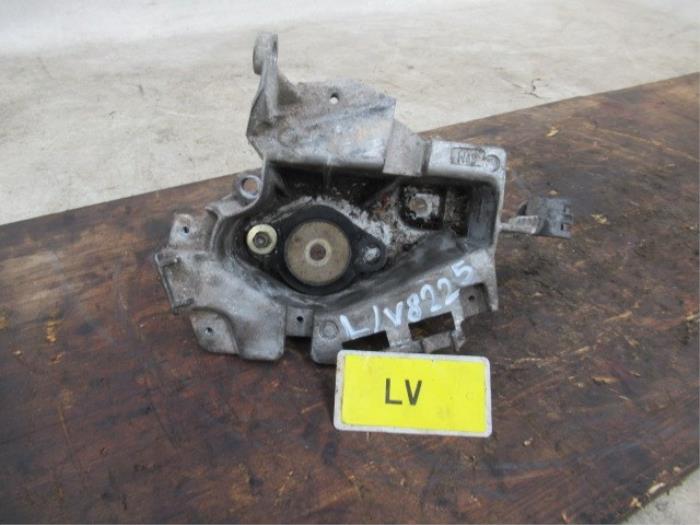 Used Engine mount Renault Kangoo Express (FC) 1.5 dCi 60 Price € 42,00 Margin scheme offered by Boekholt autodemontage B.V