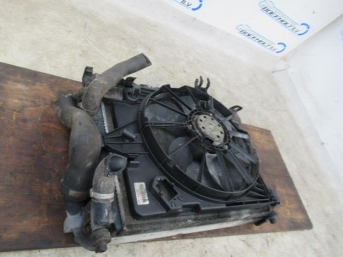 Usagé Radiateur Renault Kangoo Express (FC) 1.5 dCi 60 Prix € 48,00 Règlement à la marge proposé par Boekholt autodemontage B.V