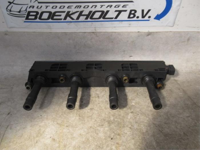 Ignition coil from a Opel Zafira (F75) 1.6 16V 2001
