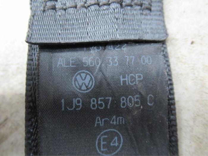 Sicherheitsgurt links hinten van een Volkswagen Golf IV Variant (1J5) 1.6 16V 2001
