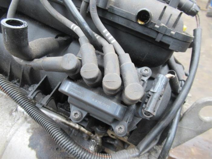 Usagé Bobine Renault Clio II (BB/CB) 1.2 16V Prix € 20,00 Règlement à la marge proposé par Boekholt autodemontage B.V