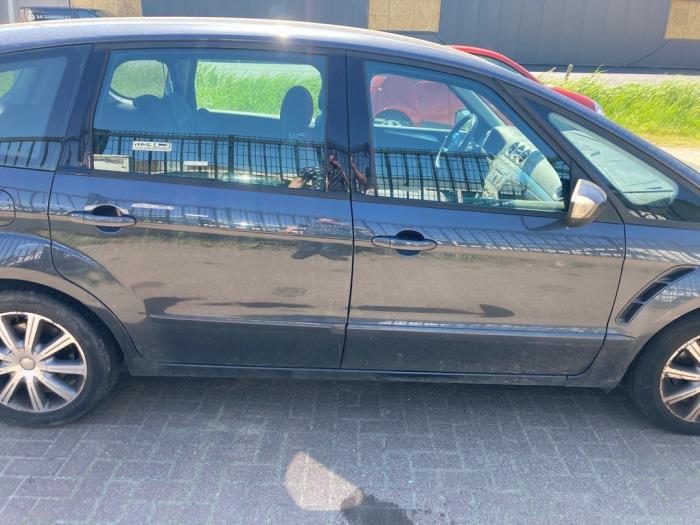 Usados Ventanilla triangular derecha delante Ford S-Max (GBW) 2.0 16V Precio de solicitud ofrecido por Boekholt autodemontage B.V
