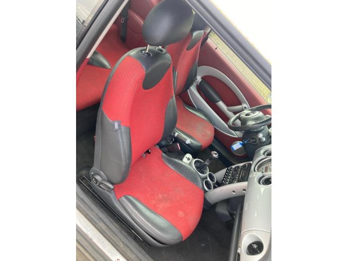Używane Zaglówek BMW Mini (R50/53) 1.6 16V Cooper Cena € 25,00 Procedura marży oferowane przez Boekholt autodemontage B.V