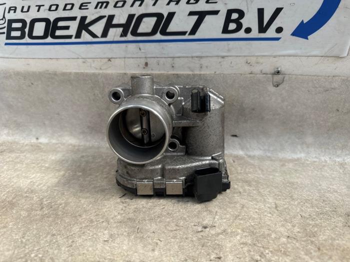 Usagé Boitier papillon Fiat Punto II (188) 1.4 16V Prix € 29,00 Règlement à la marge proposé par Boekholt autodemontage B.V