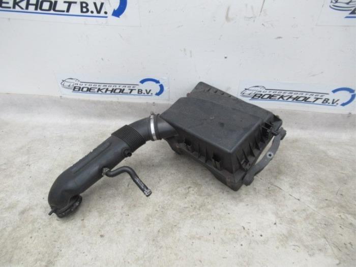 Begagnade Luftfilterhus Opel Zafira (F75) 2.2 16V Pris € 36,00 Marginaltabell erbjuds av Boekholt autodemontage B.V
