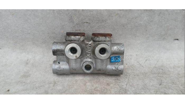 Begagnade EBD-system Hyundai Lantra/Elantra II Wagon 1.5 GL,GLS 12V Pris € 49,00 Marginaltabell erbjuds av Boekholt autodemontage B.V