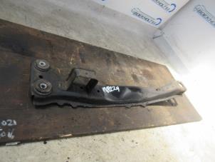 Usados Soporte de caja de cambios Daihatsu Gran Move 1.6 16V Precio de solicitud ofrecido por Boekholt autodemontage B.V