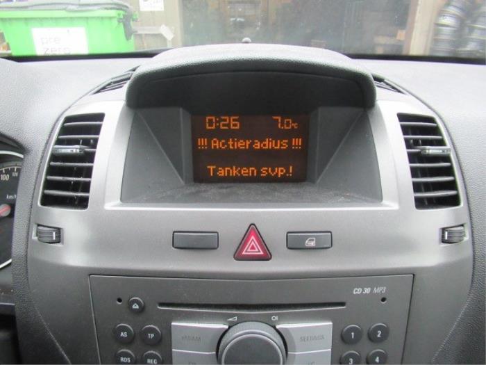 Używane Komputer pokladowy Opel Zafira (M75) 2.2 16V Direct Ecotec Cena € 49,00 Procedura marży oferowane przez Boekholt autodemontage B.V