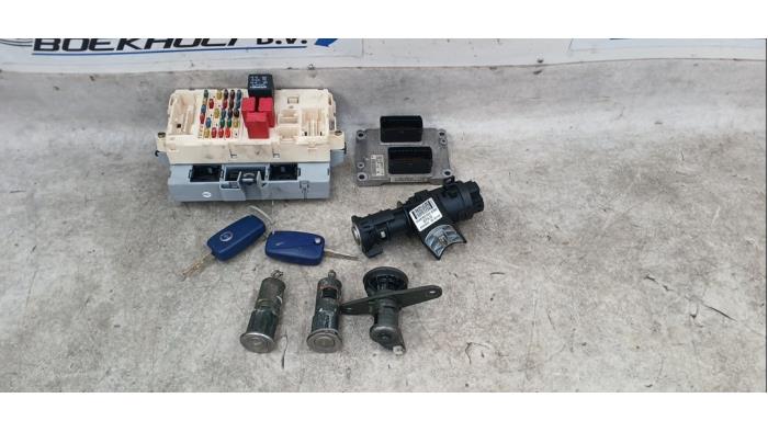 Gebrauchte Schlossset Fiat Stilo (192A/B) 1.2 16V 5-Drs. Preis € 89,00 Margenregelung angeboten von Boekholt autodemontage B.V