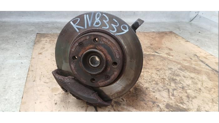 Gebrauchte Bremszange rechts vorne Peugeot 205 II (20A/C) 1.4 Preis € 30,00 Margenregelung angeboten von Boekholt autodemontage B.V
