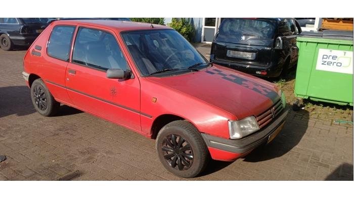 Usagé Pompe de direction Peugeot 205 II (20A/C) 1.4 Prix € 78,00 Règlement à la marge proposé par Boekholt autodemontage B.V